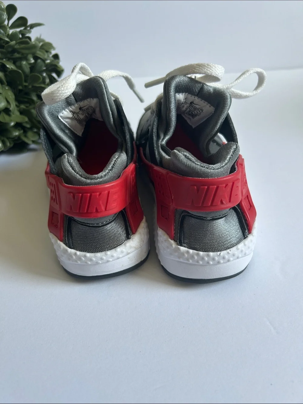Nike Kids Huarache in Gray, White & Red - Low-Top Active Shoes